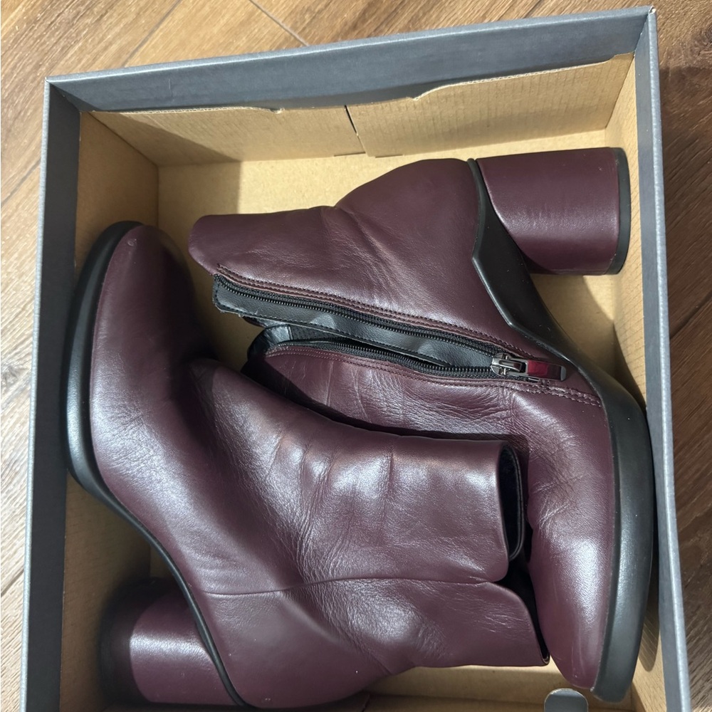 Ecco Women's Dark Burgundy Ankle Boots size 7